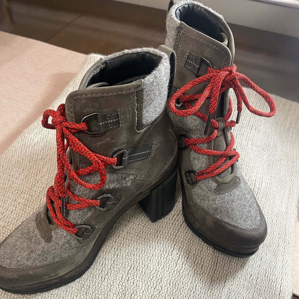 Sorel Size 7.5 Heeled boot